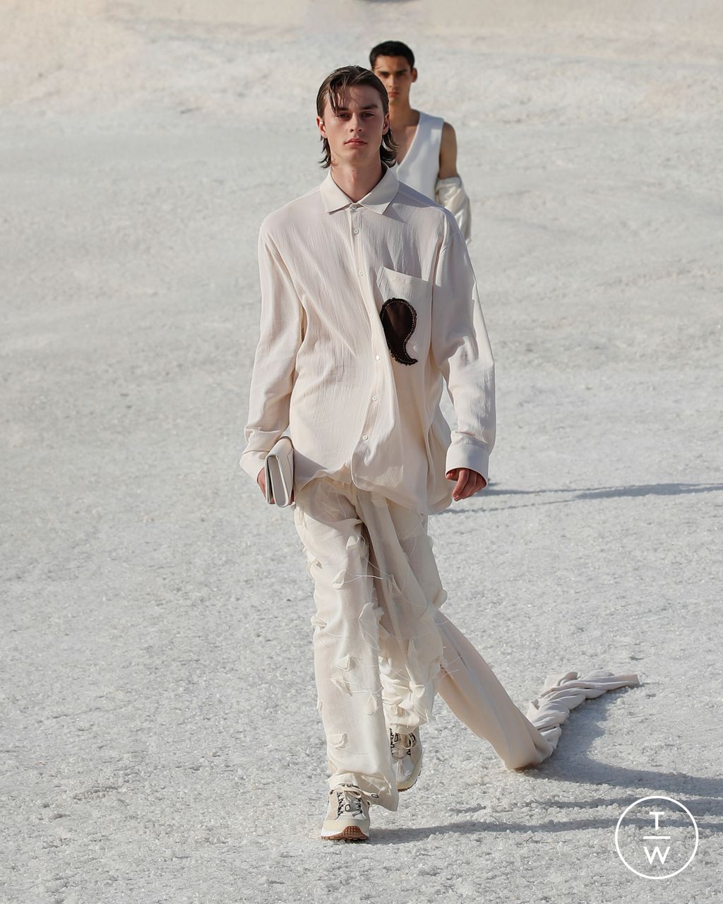 Fashion Week Paris Fall/Winter 2022 look 54 from the Jacquemus collection womenswear