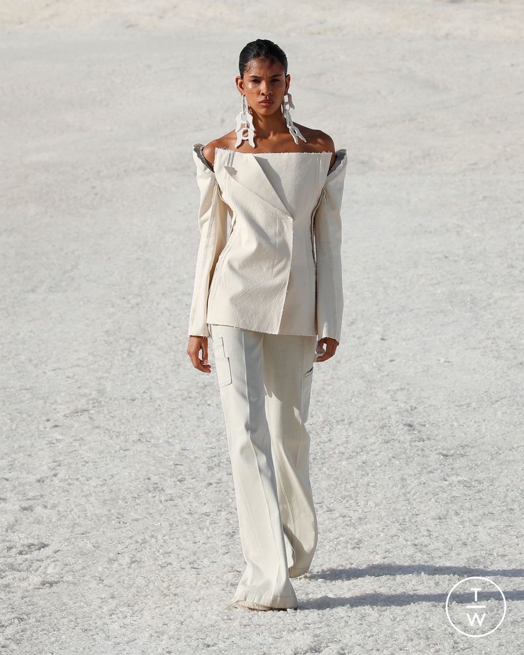 Fashion Week Paris Fall/Winter 2022 look 61 from the Jacquemus collection 女装