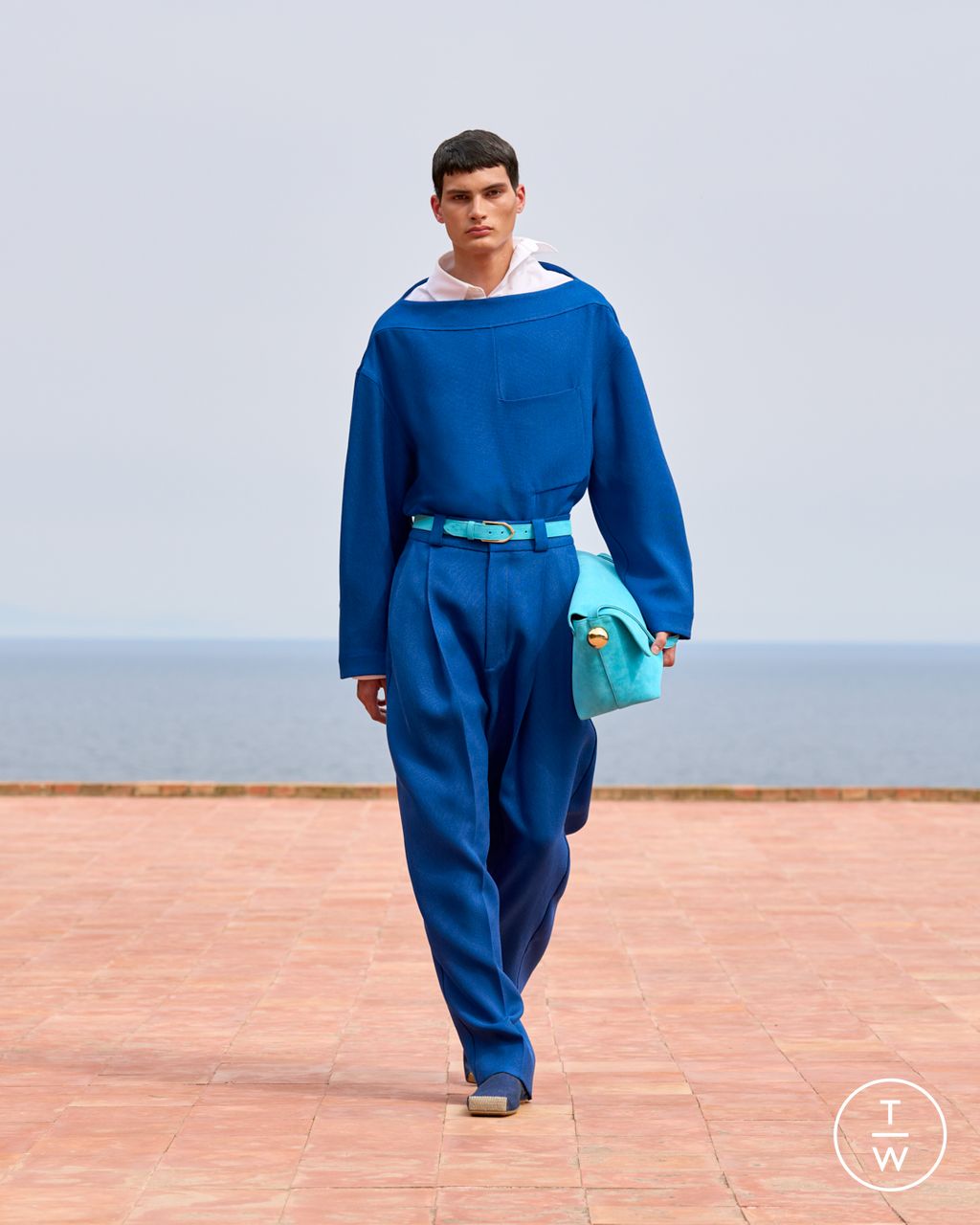 Fashion Week Paris Fall/Winter 2024 look 4 from the Jacquemus collection womenswear
