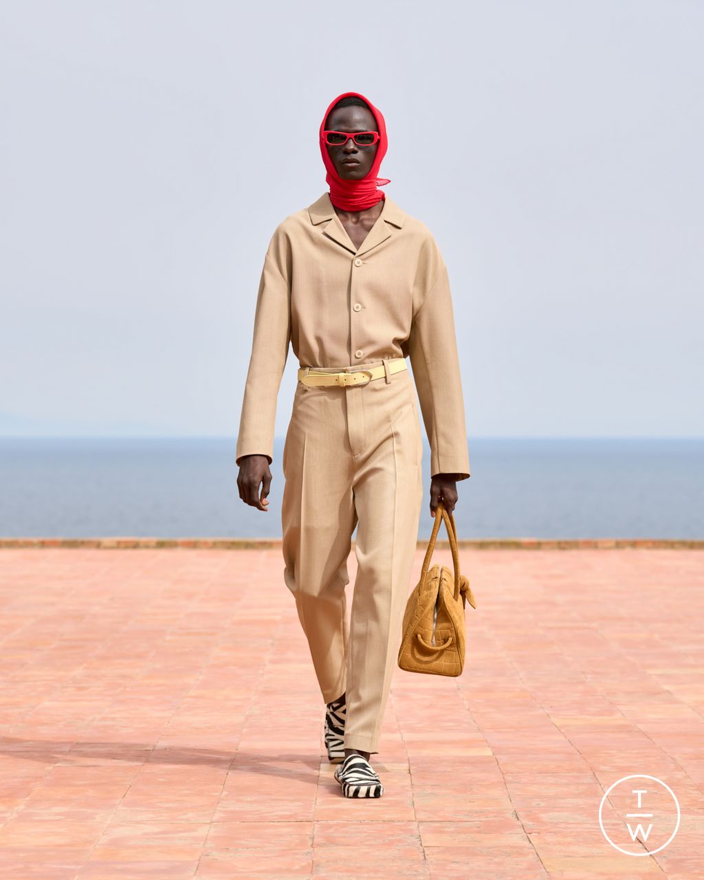 Fashion Week Paris Fall/Winter 2024 look 7 de la collection Jacquemus womenswear