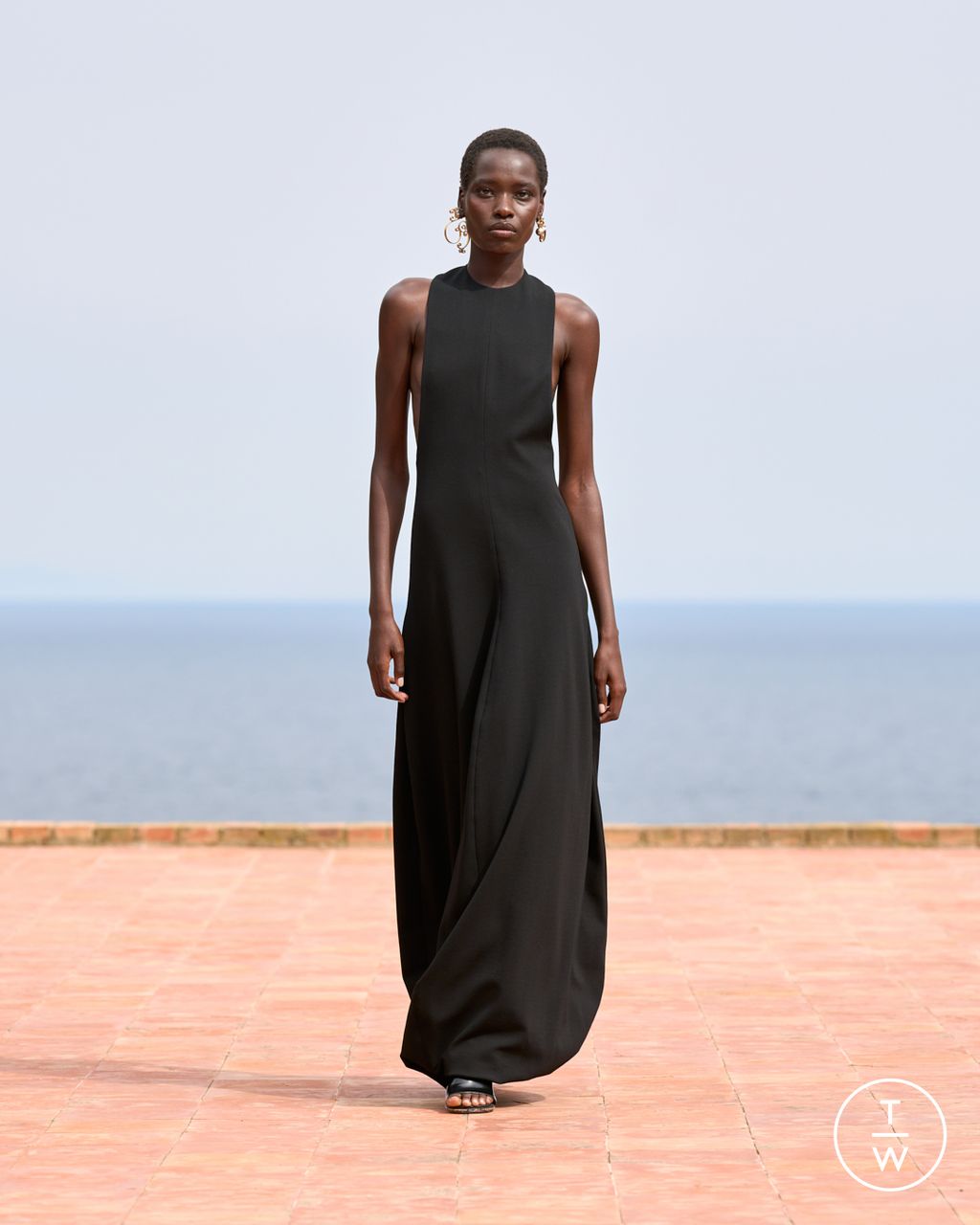 Fashion Week Paris Fall/Winter 2024 look 8 from the Jacquemus collection womenswear