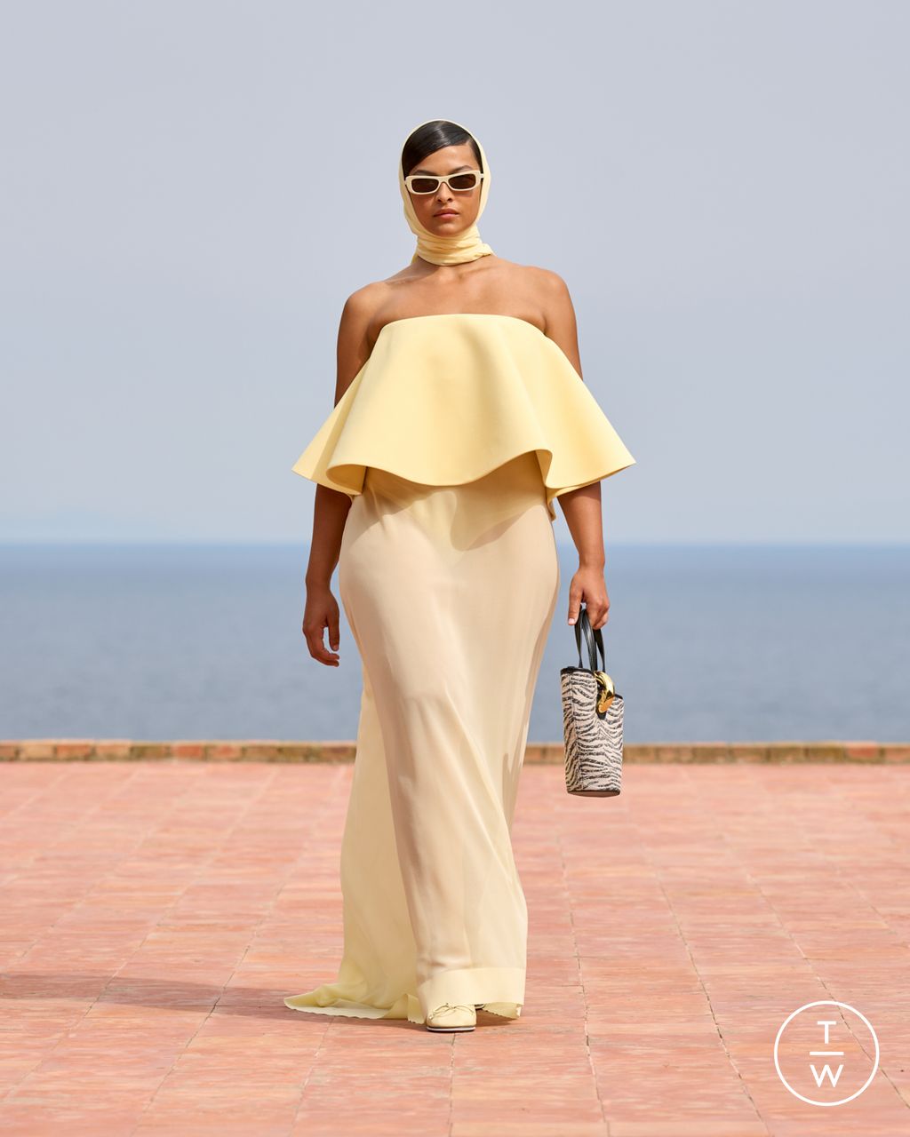 Fashion Week Paris Fall/Winter 2024 look 9 from the Jacquemus collection womenswear