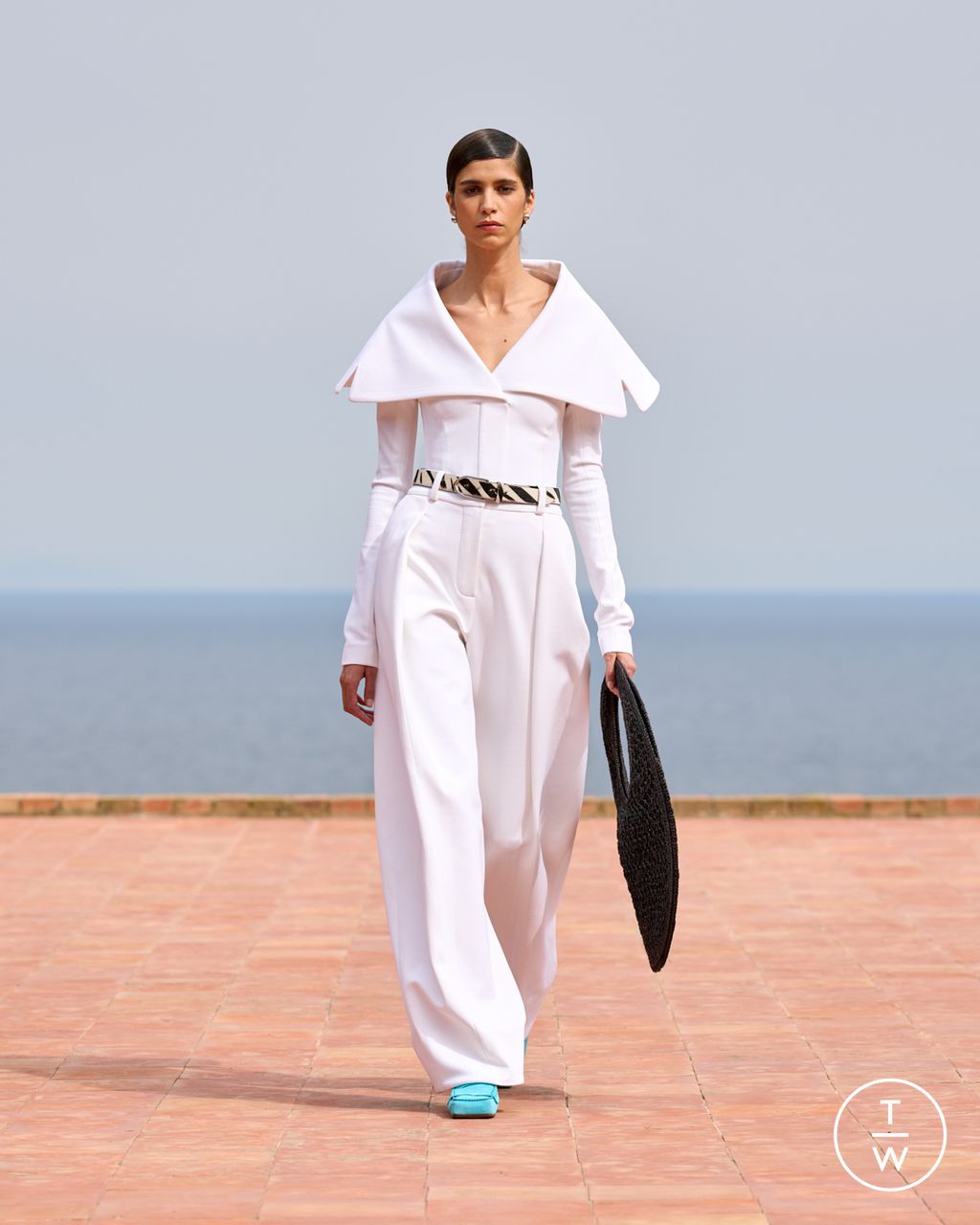 Fashion Week Paris Fall/Winter 2024 look 10 from the Jacquemus collection womenswear