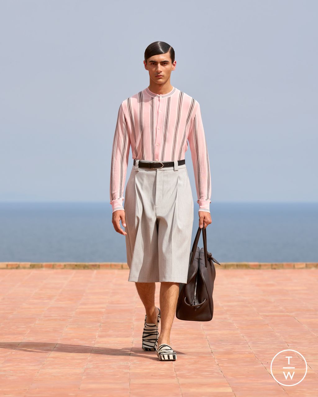 Fashion Week Paris Fall/Winter 2024 look 17 from the Jacquemus collection 女装