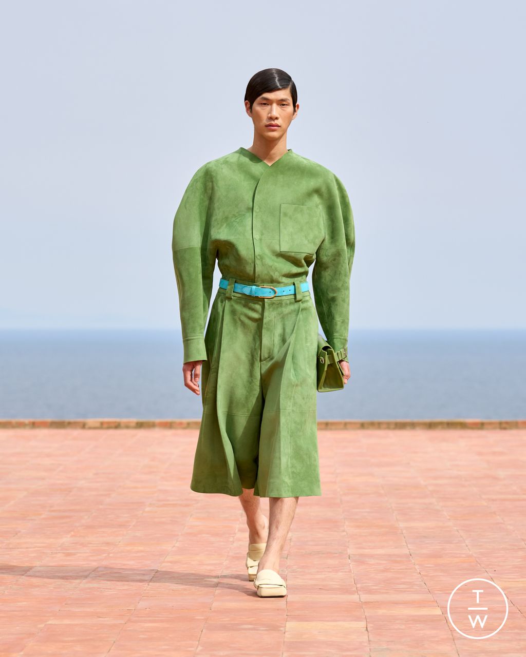 Fashion Week Paris Fall/Winter 2024 look 23 from the Jacquemus collection womenswear