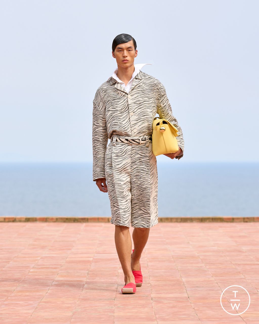 Fashion Week Paris Fall/Winter 2024 look 30 from the Jacquemus collection 女装