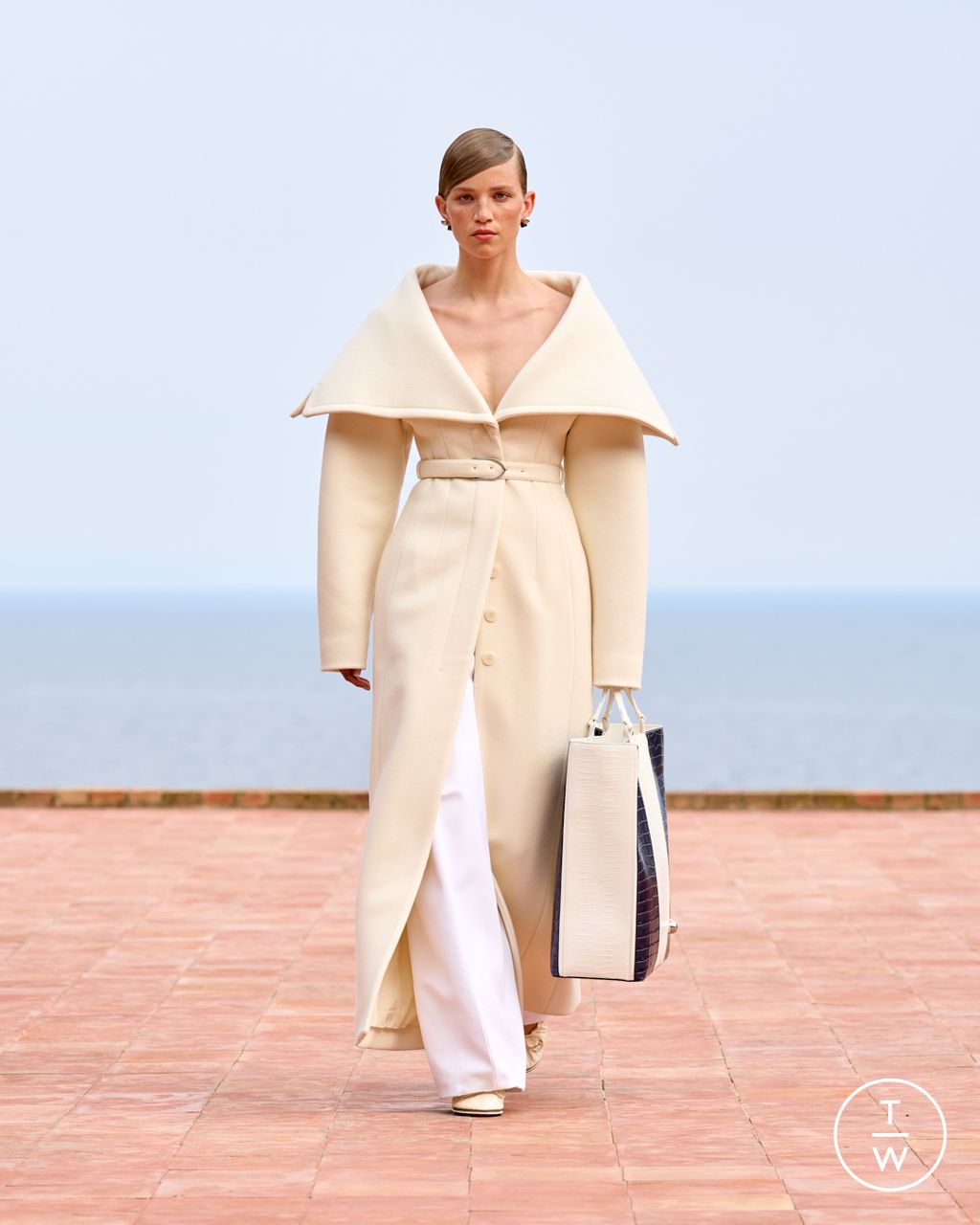 Fashion Week Paris Fall/Winter 2024 look 38 from the Jacquemus collection womenswear