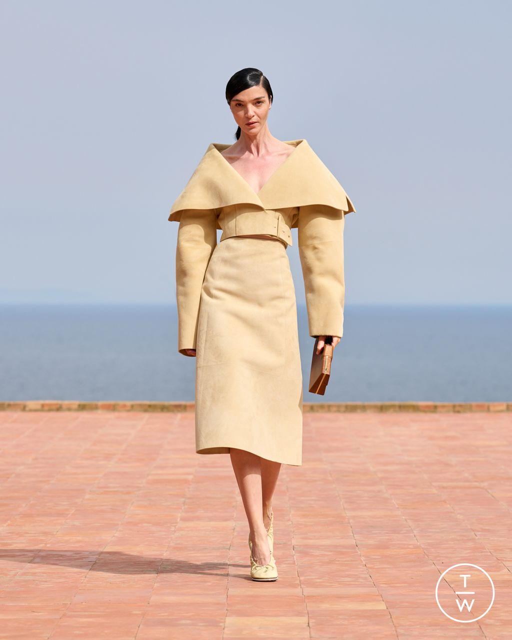 Fashion Week Paris Fall/Winter 2024 look 43 from the Jacquemus collection 女装