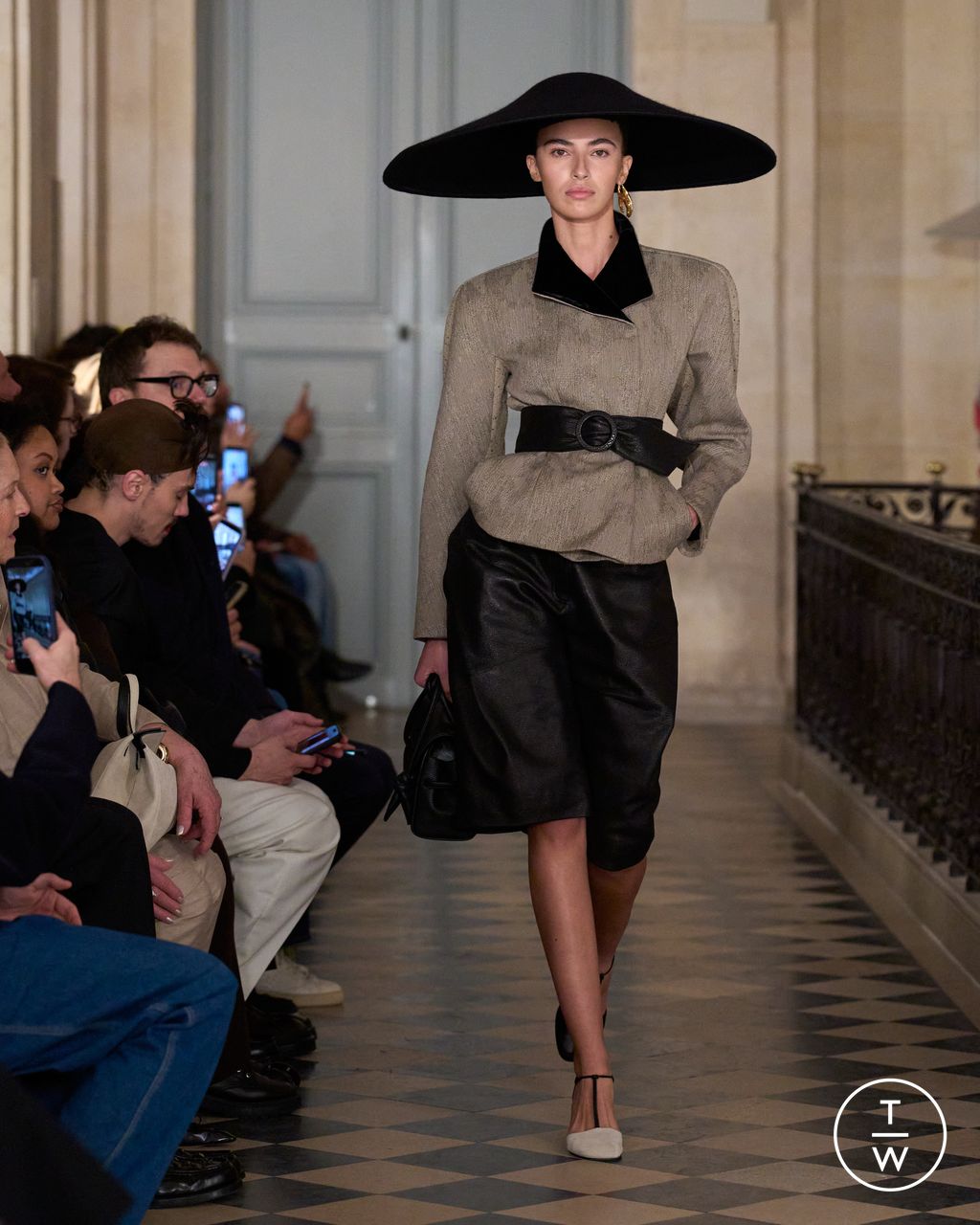 Fashion Week Paris Fall/Winter 2026 look 13 from the Jacquemus collection menswear