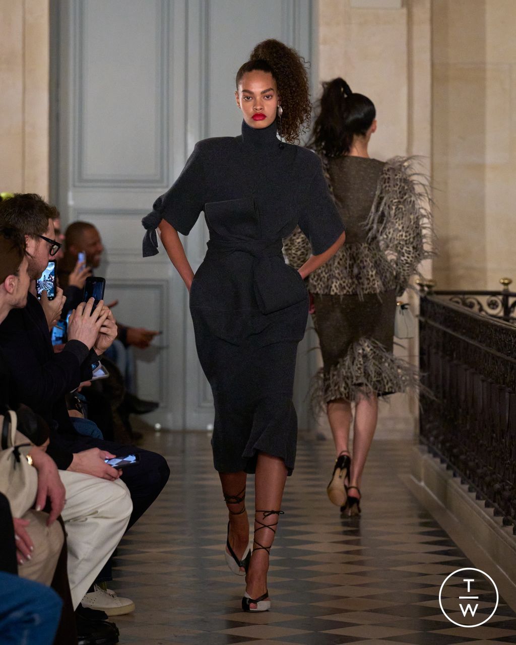 Fashion Week Paris Fall/Winter 2026 look 19 from the Jacquemus collection 男装