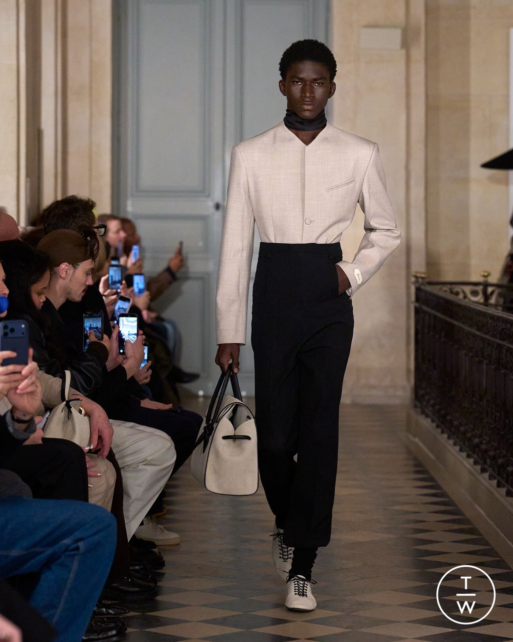 Fashion Week Paris Fall/Winter 2026 look 2 from the Jacquemus collection menswear