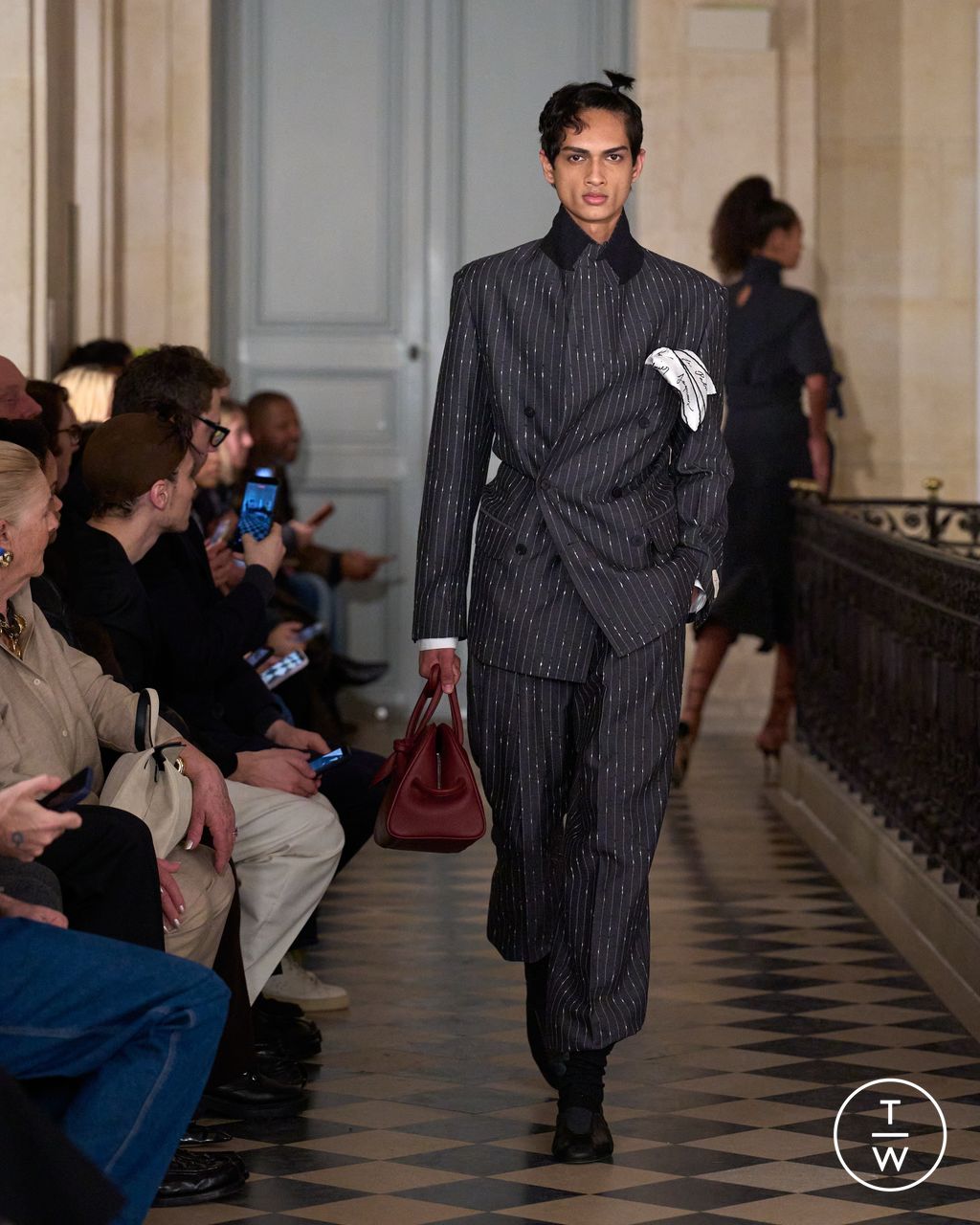 Fashion Week Paris Fall/Winter 2026 look 21 from the Jacquemus collection menswear