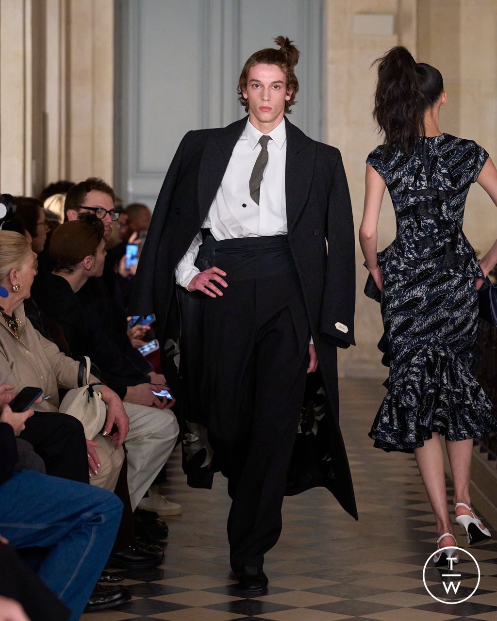 Fashion Week Paris Fall/Winter 2026 look 23 from the Jacquemus collection 男装