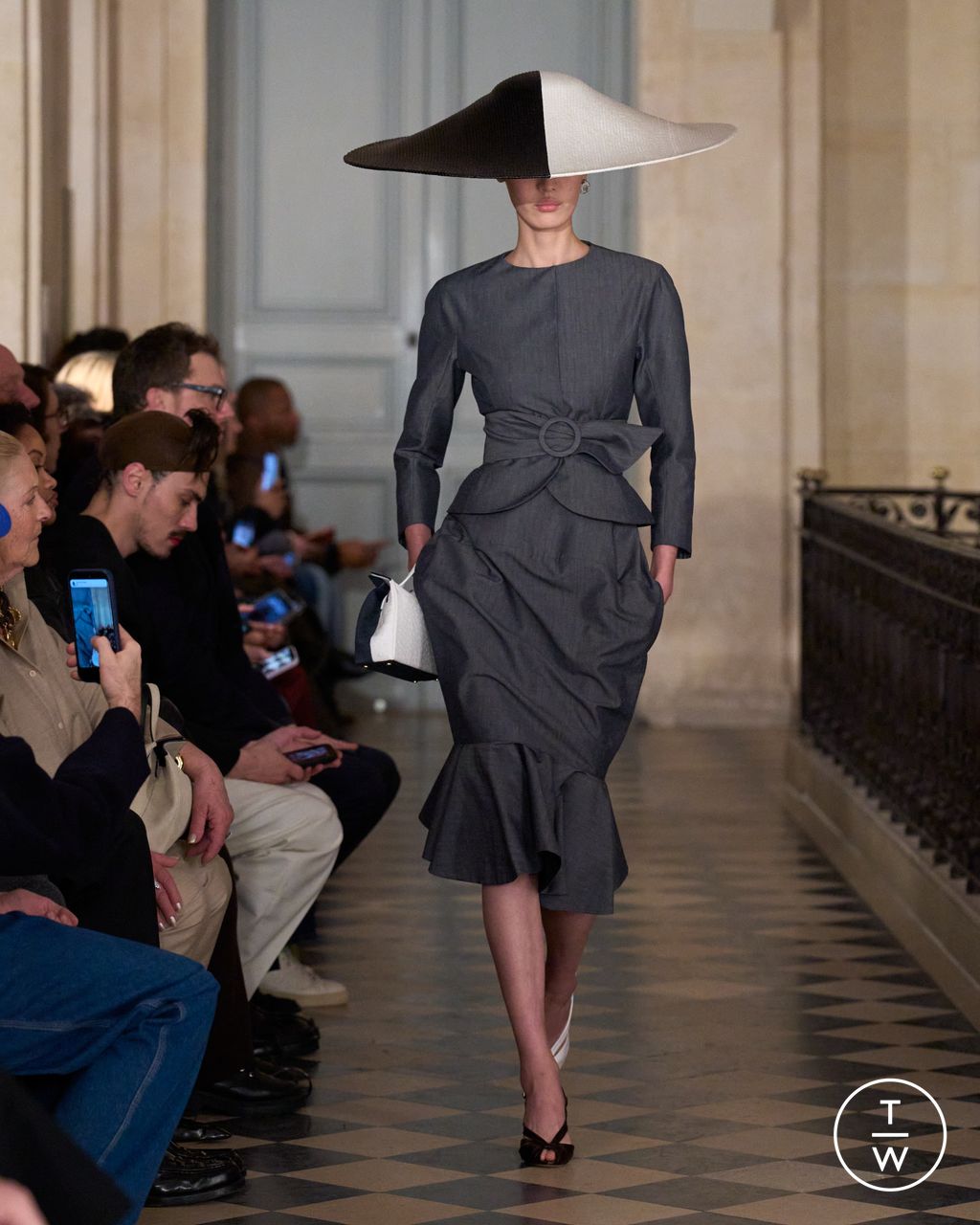 Fashion Week Paris Fall/Winter 2026 look 24 from the Jacquemus collection menswear