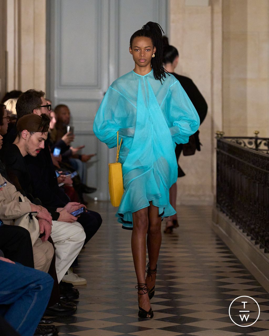 Fashion Week Paris Fall/Winter 2026 look 33 from the Jacquemus collection menswear