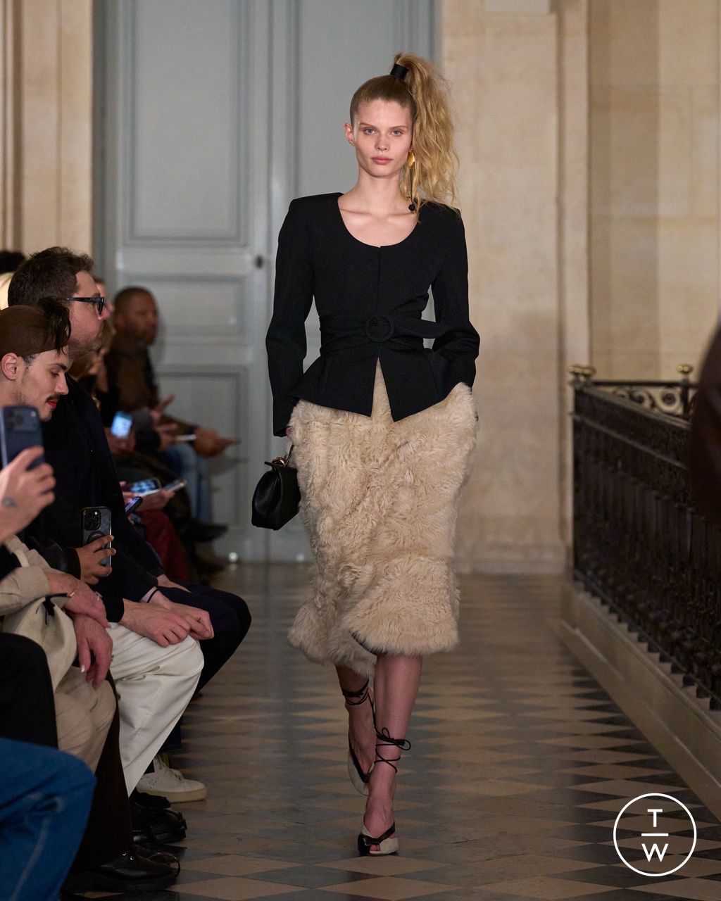 Fashion Week Paris Fall/Winter 2026 look 39 from the Jacquemus collection menswear