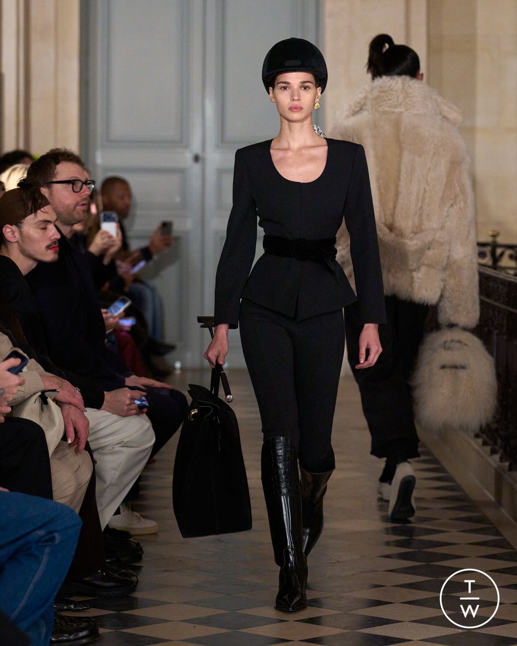 Fashion Week Paris Fall/Winter 2026 look 42 from the Jacquemus collection menswear