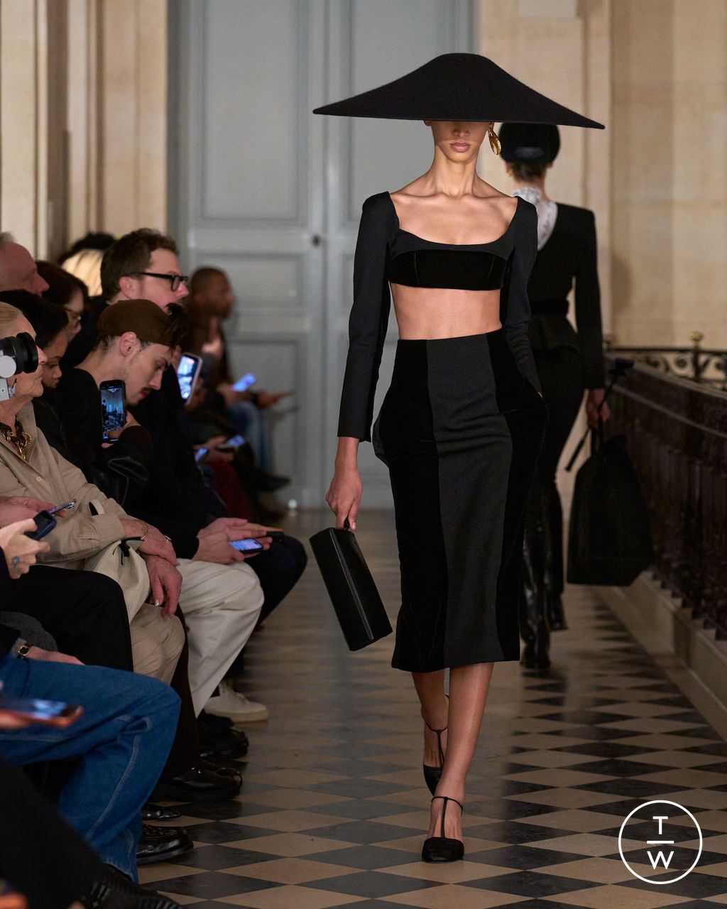 Fashion Week Paris Fall/Winter 2026 look 43 from the Jacquemus collection 男装