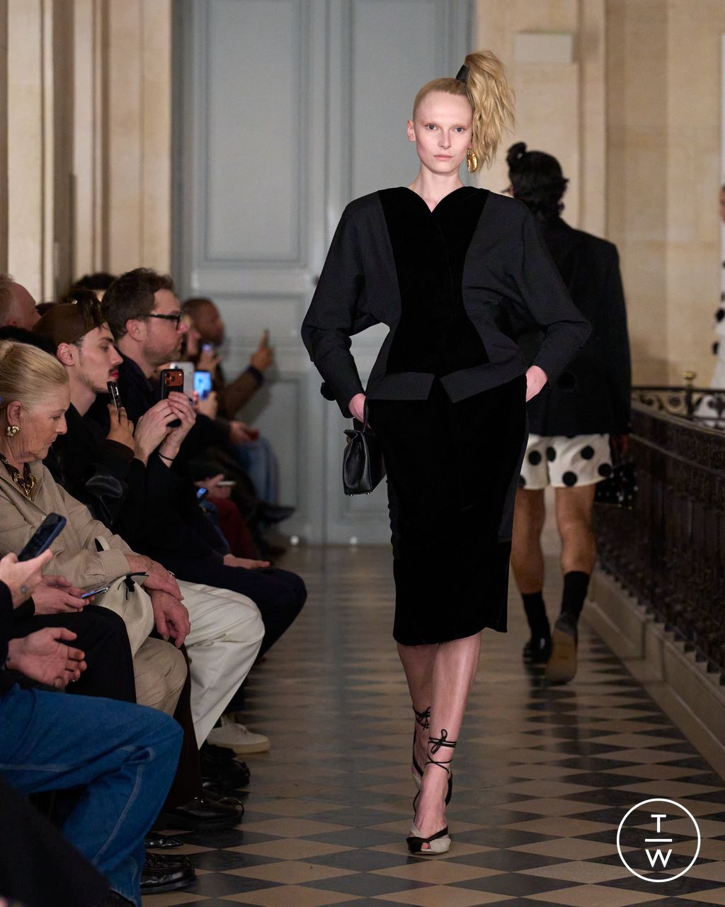 Fashion Week Paris Fall/Winter 2026 look 45 from the Jacquemus collection 男装