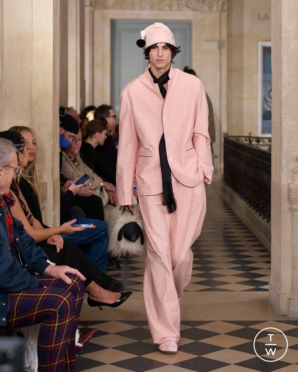 Fashion Week Paris Fall/Winter 2026 look 52 from the Jacquemus collection menswear