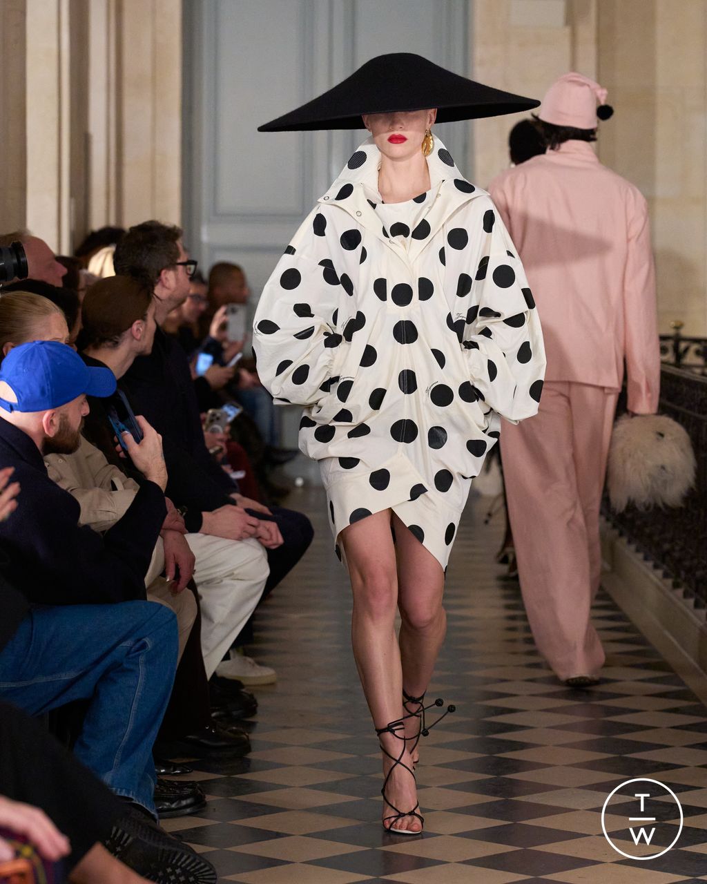 Fashion Week Paris Fall/Winter 2026 look 53 from the Jacquemus collection 男装