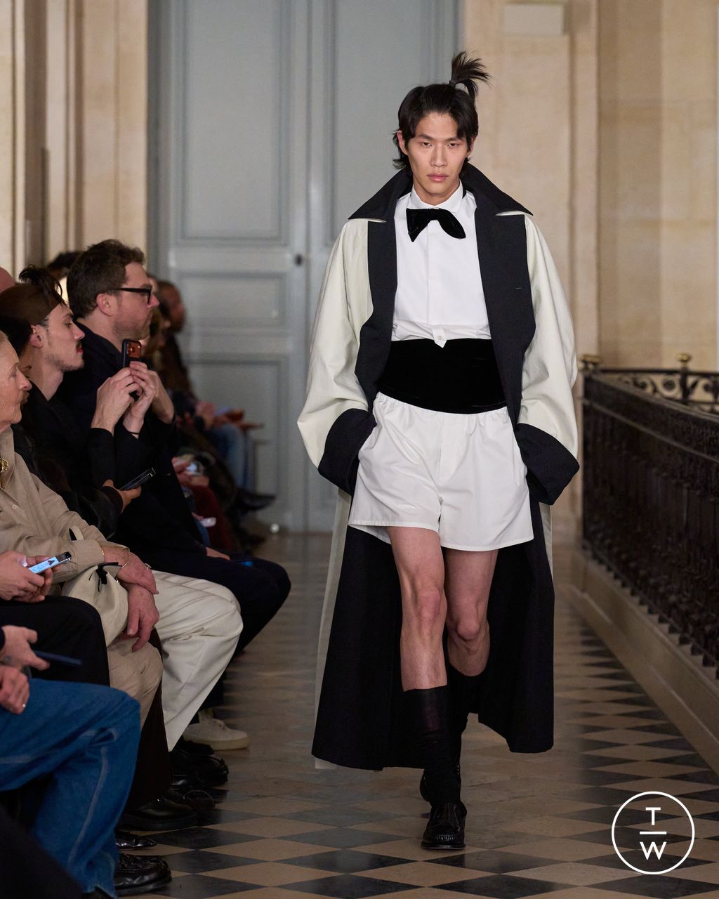 Fashion Week Paris Fall/Winter 2026 look 55 from the Jacquemus collection menswear