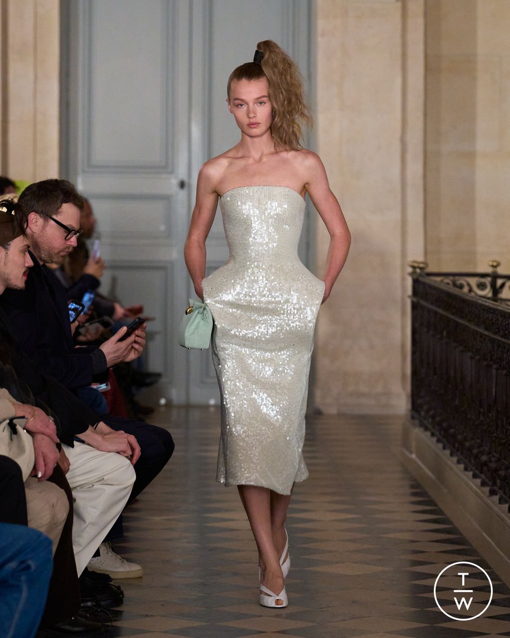 Fashion Week Paris Fall/Winter 2026 look 60 from the Jacquemus collection 男装