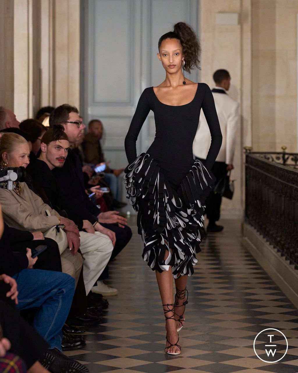 Fashion Week Paris Fall/Winter 2026 look 67 from the Jacquemus collection 男装