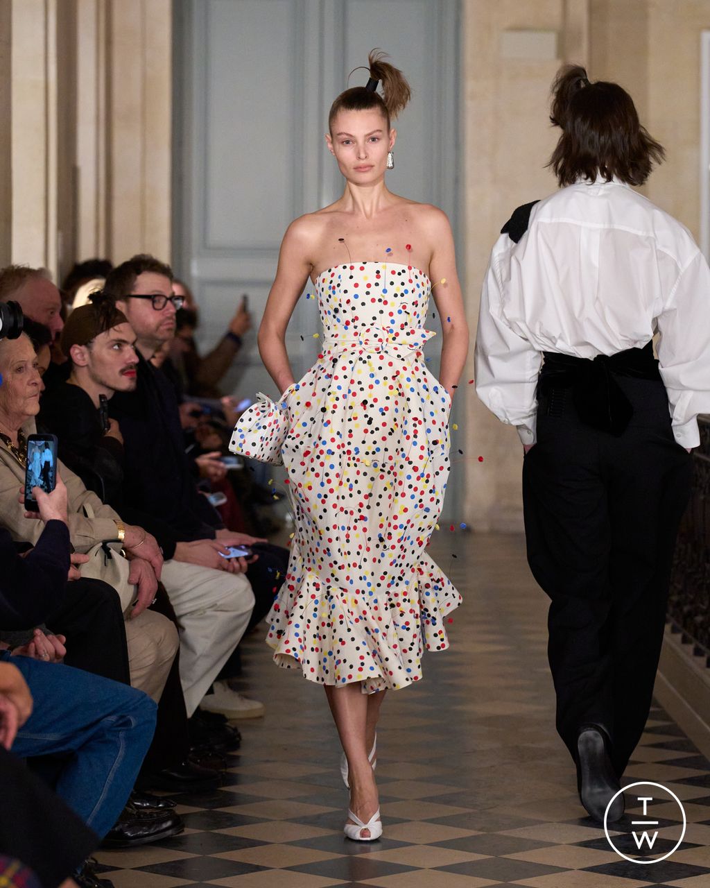 Fashion Week Paris Fall/Winter 2026 look 69 from the Jacquemus collection 男装