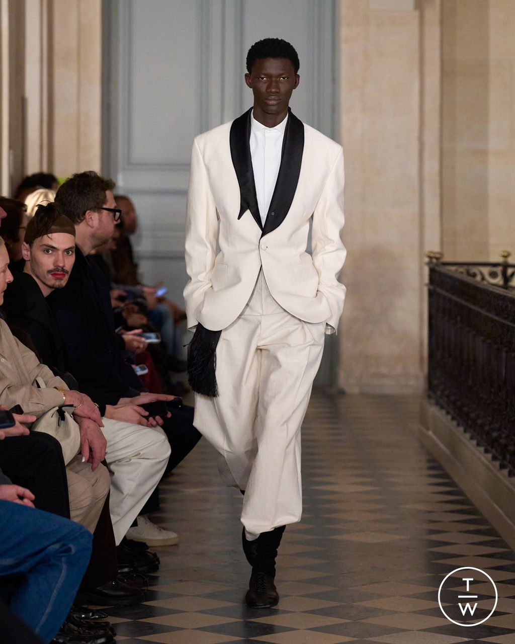 Fashion Week Paris Fall/Winter 2026 look 70 from the Jacquemus collection 男装
