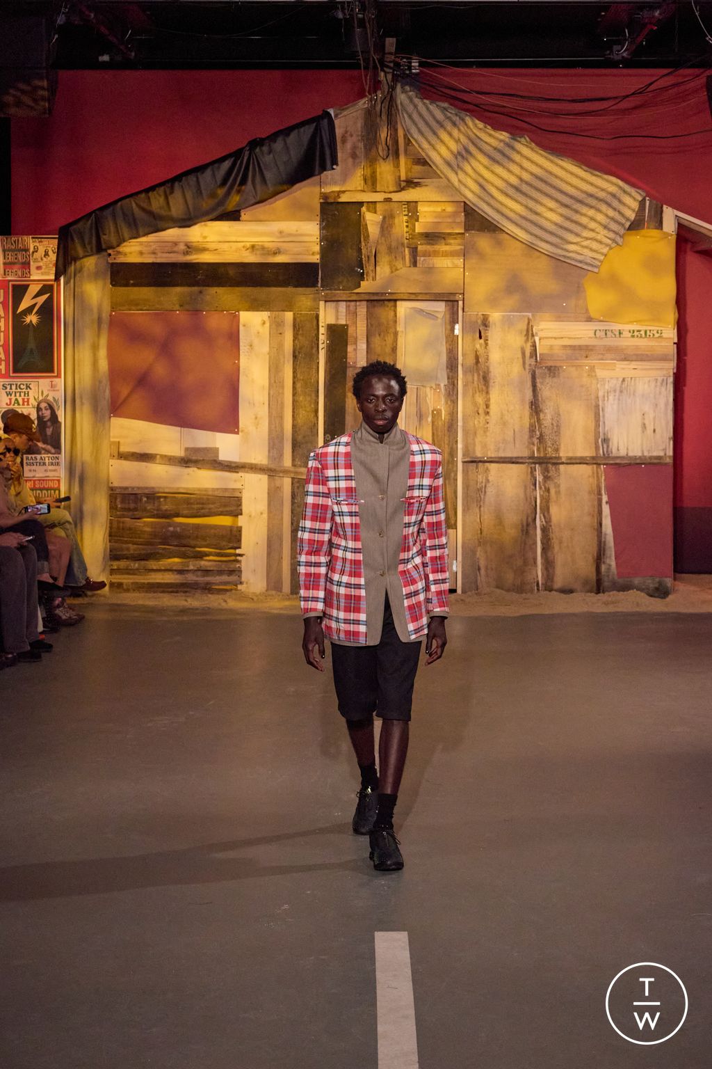 Fashion Week Paris Spring/Summer 2026 look 16 from the JAH JAH collection menswear