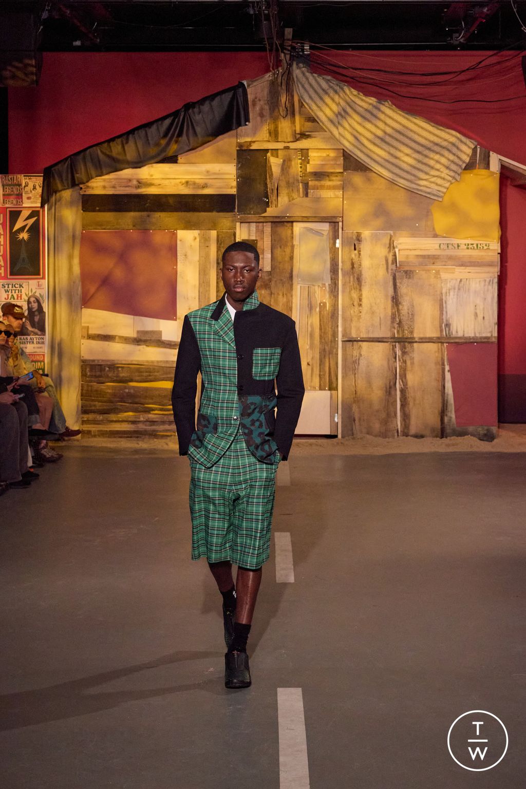 Fashion Week Paris Spring/Summer 2026 look 17 from the JAH JAH collection menswear