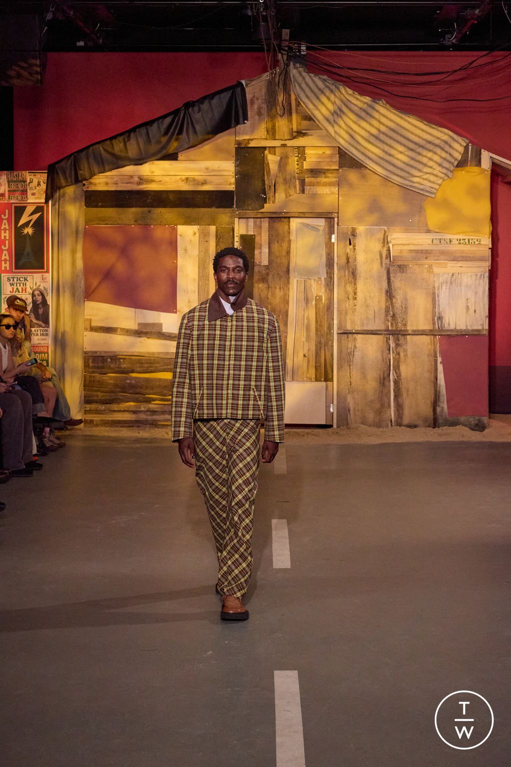 Fashion Week Paris Spring/Summer 2026 look 21 from the JAH JAH collection menswear