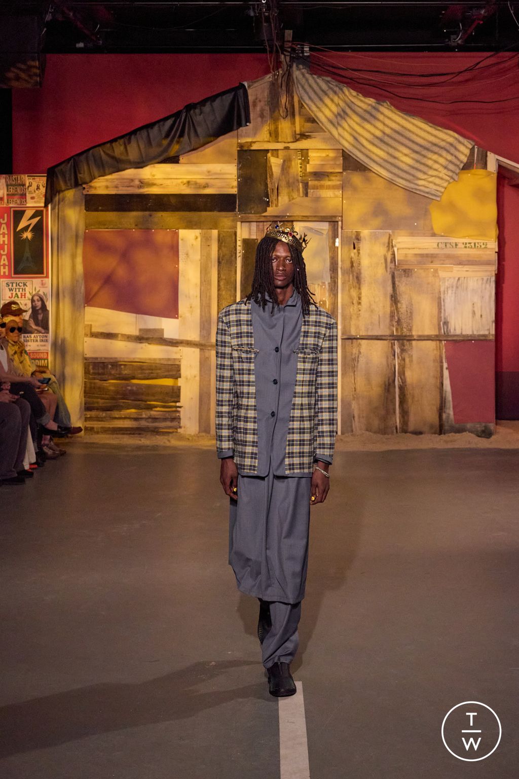 Fashion Week Paris Spring/Summer 2026 look 26 de la collection JAH JAH menswear