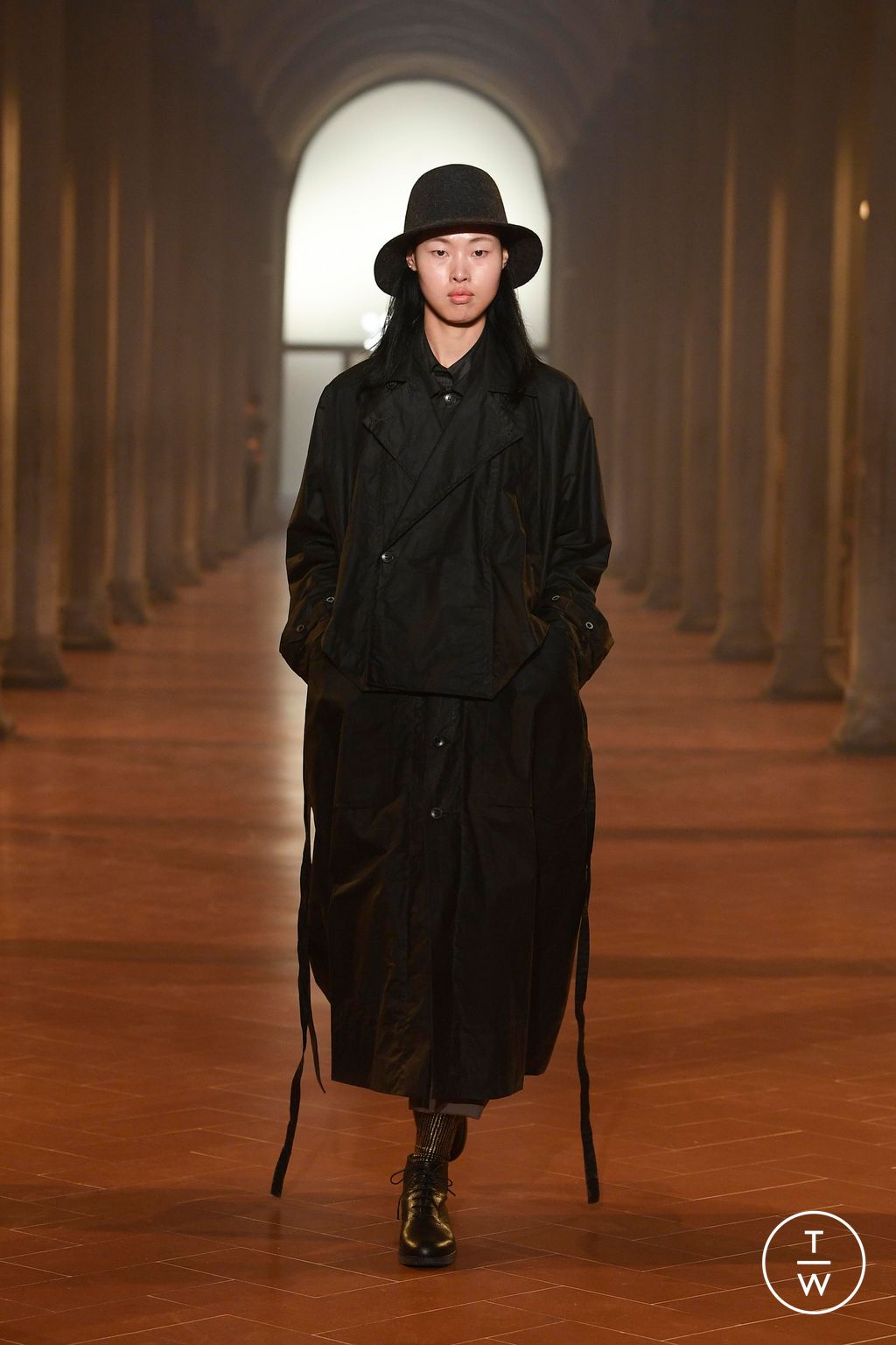 Fashion Week Florence - Pitti Fall/Winter 2023 look 19 de la collection Jan-Jan Van Essche menswear