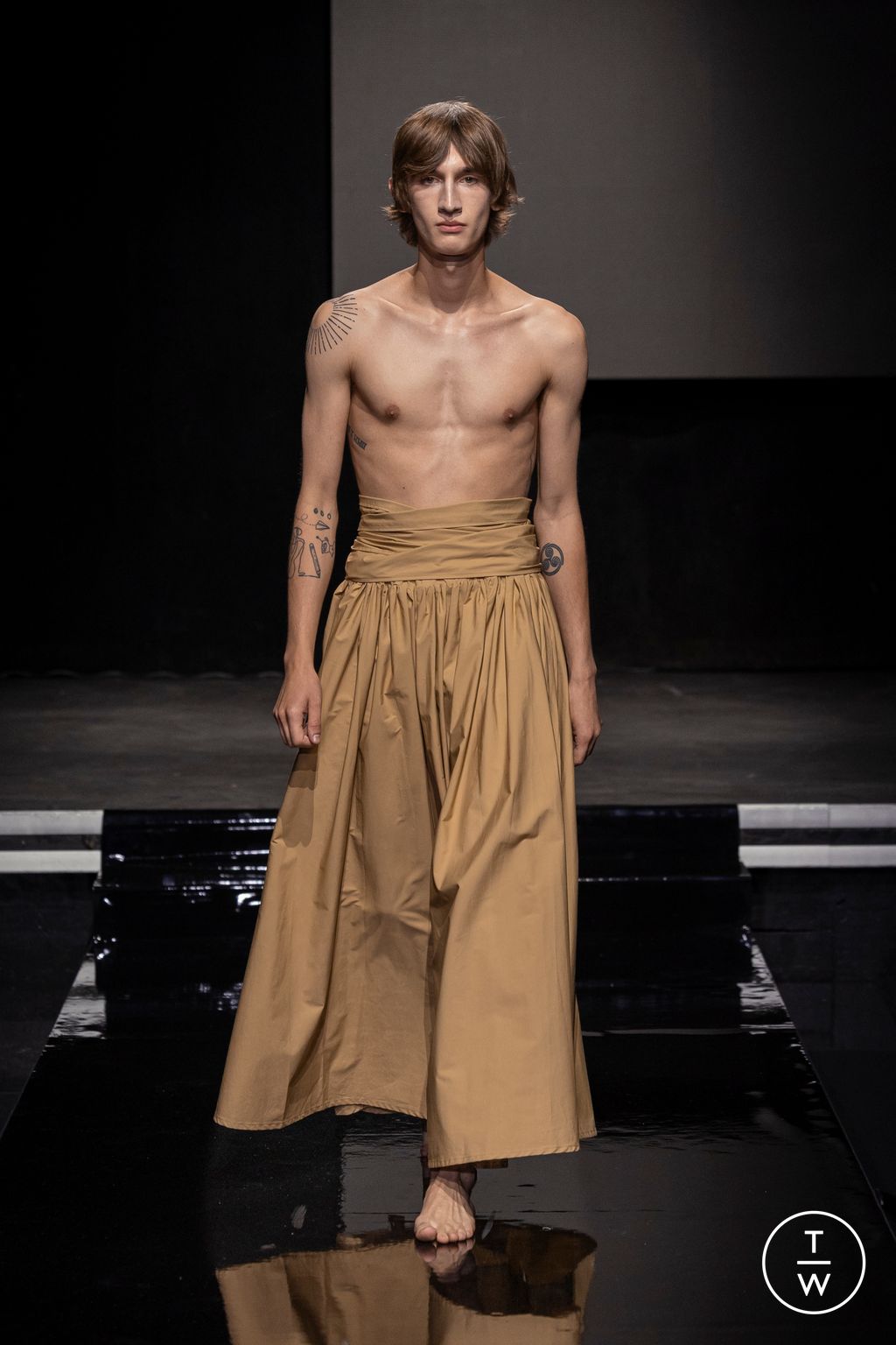 Fashion Week Paris Spring-Summer 2025 look 27 from the Saudi 100 collection 男装