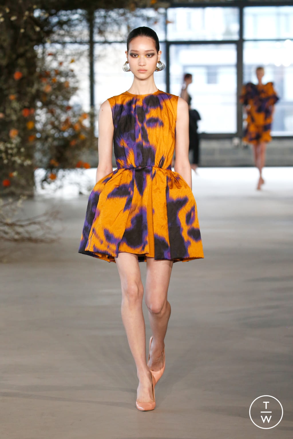 Fashion Week New York Fall/Winter 2022 look 5 from the Jason Wu collection womenswear