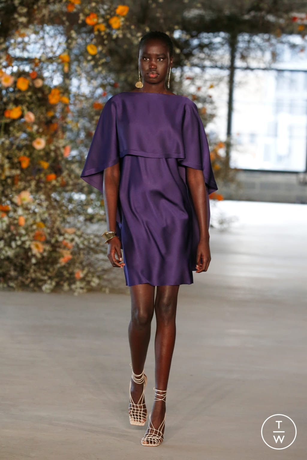Fashion Week New York Fall/Winter 2022 look 9 from the Jason Wu collection womenswear