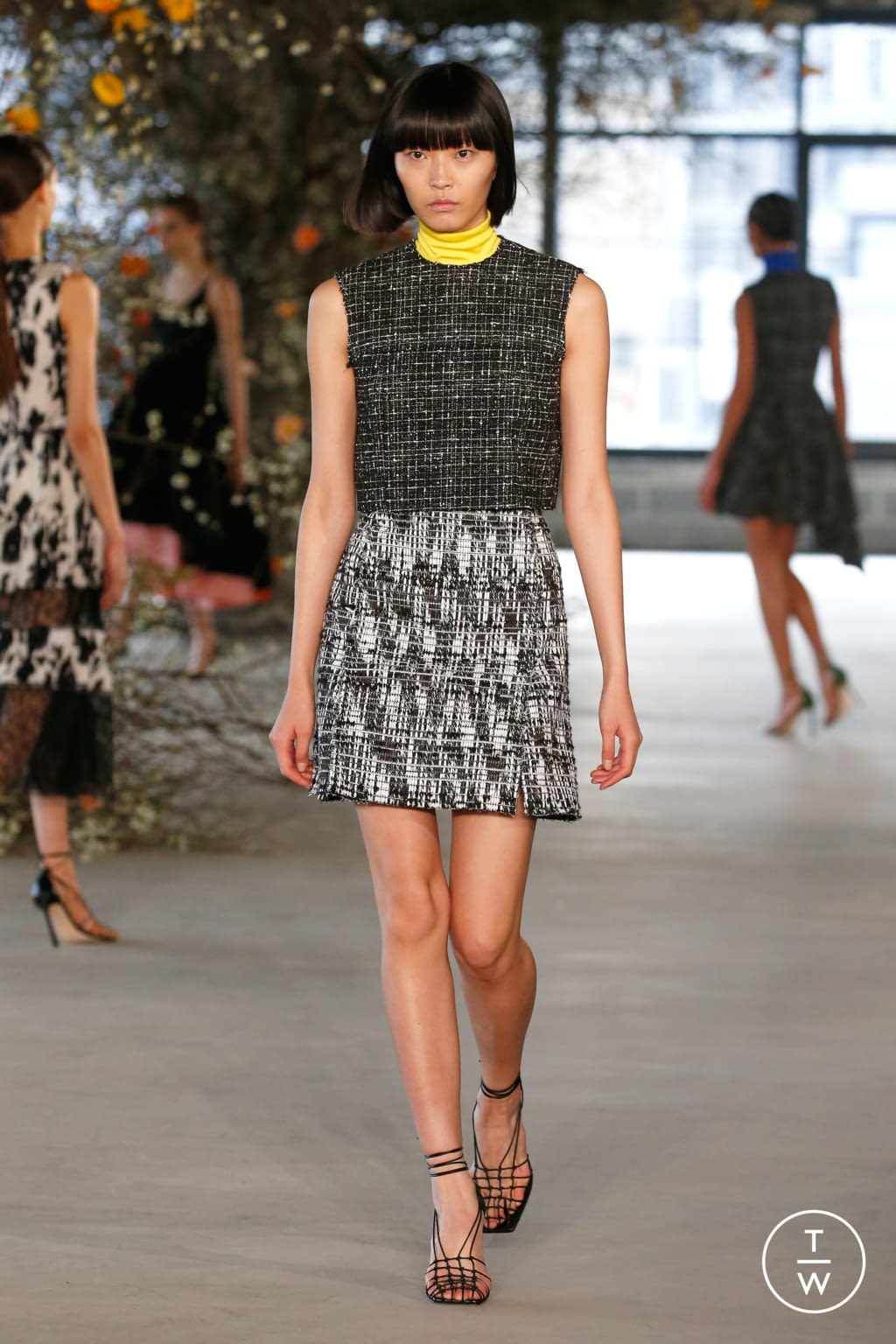 Fashion Week New York Fall/Winter 2022 look 18 de la collection Jason Wu womenswear