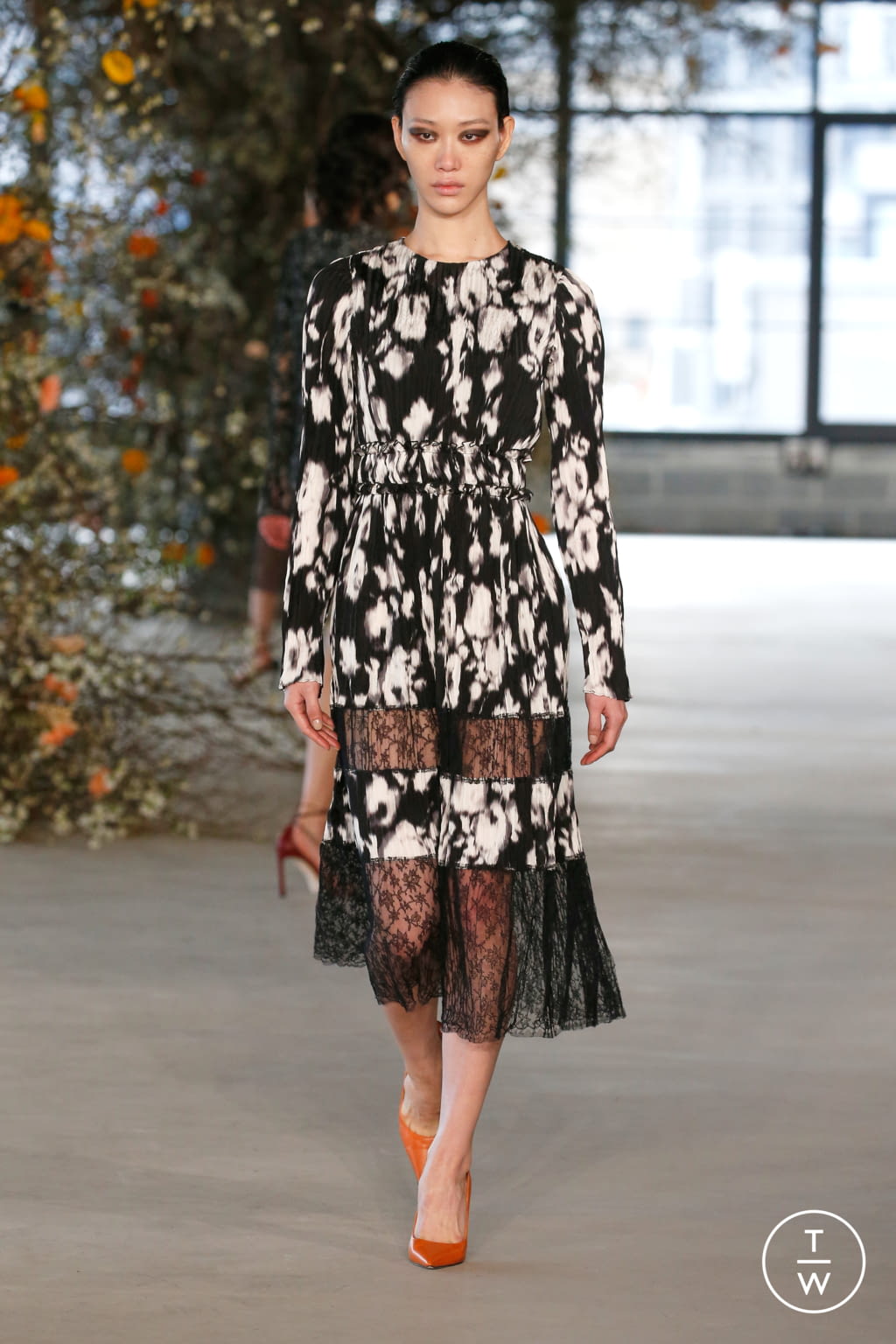Fashion Week New York Fall/Winter 2022 look 19 from the Jason Wu collection womenswear