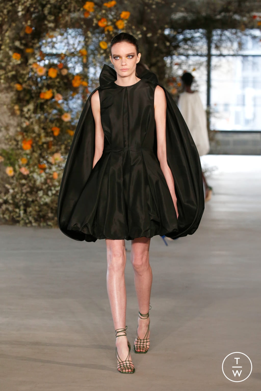 Fashion Week New York Fall/Winter 2022 look 33 de la collection Jason Wu womenswear