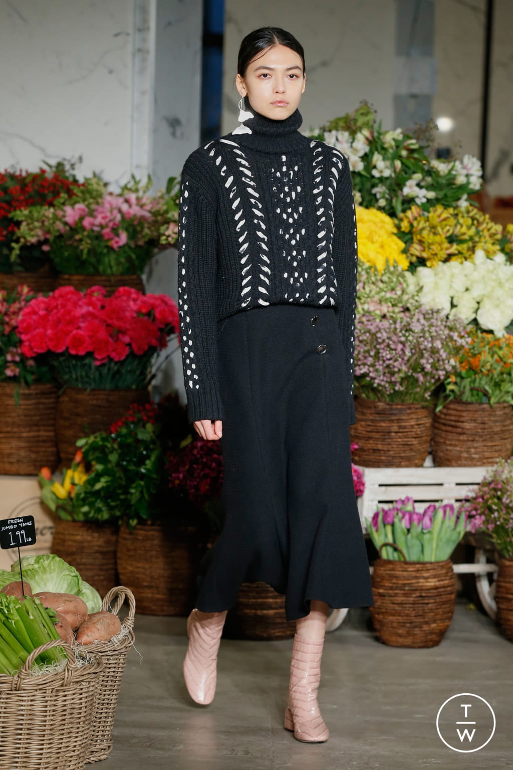 Fashion Week New York Fall/Winter 2021 look 3 from the Jason Wu collection womenswear