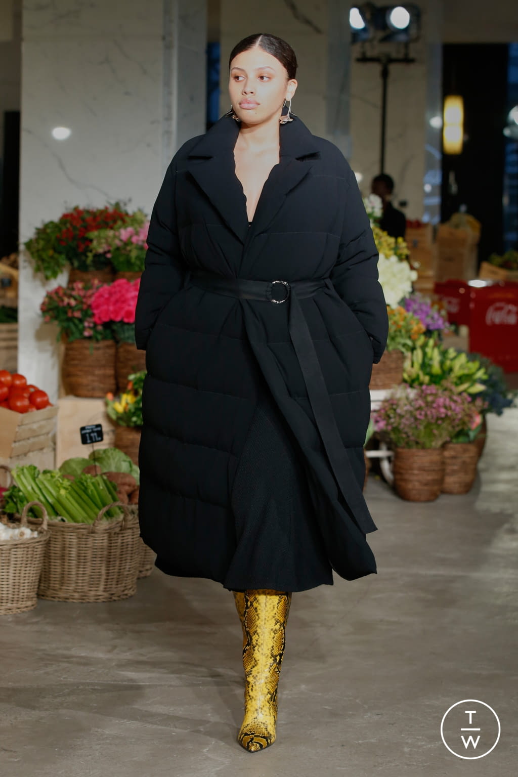 Fashion Week New York Fall/Winter 2021 look 15 from the Jason Wu collection 女装