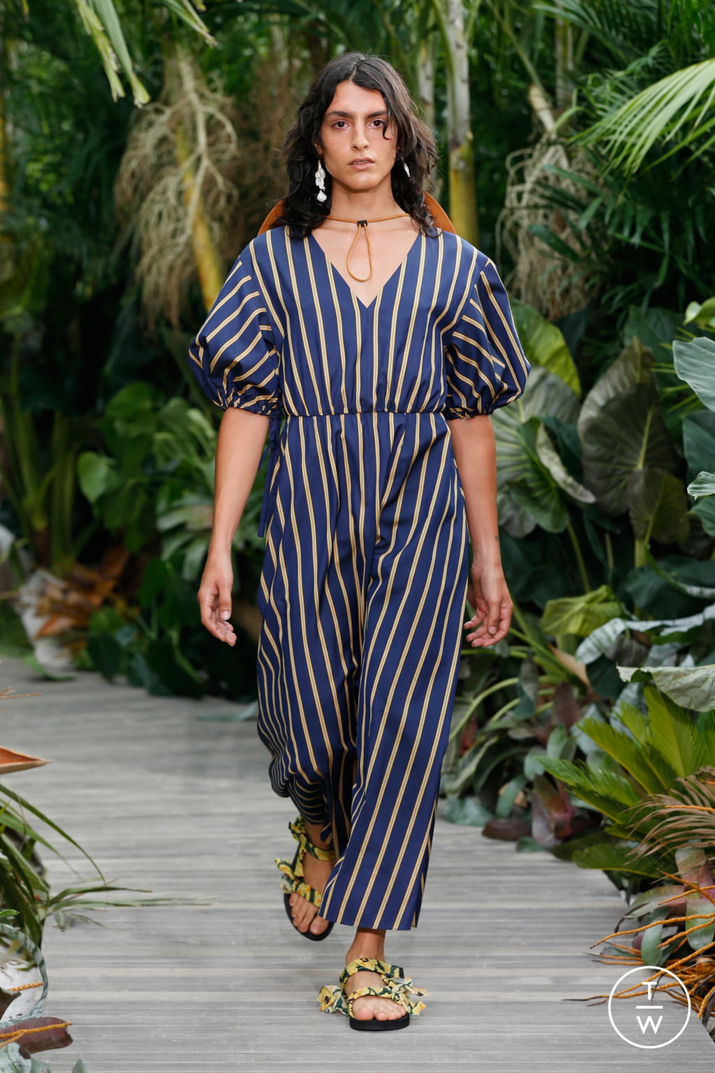 Fashion Week New York Spring/Summer 2021 look 4 from the Jason Wu collection womenswear