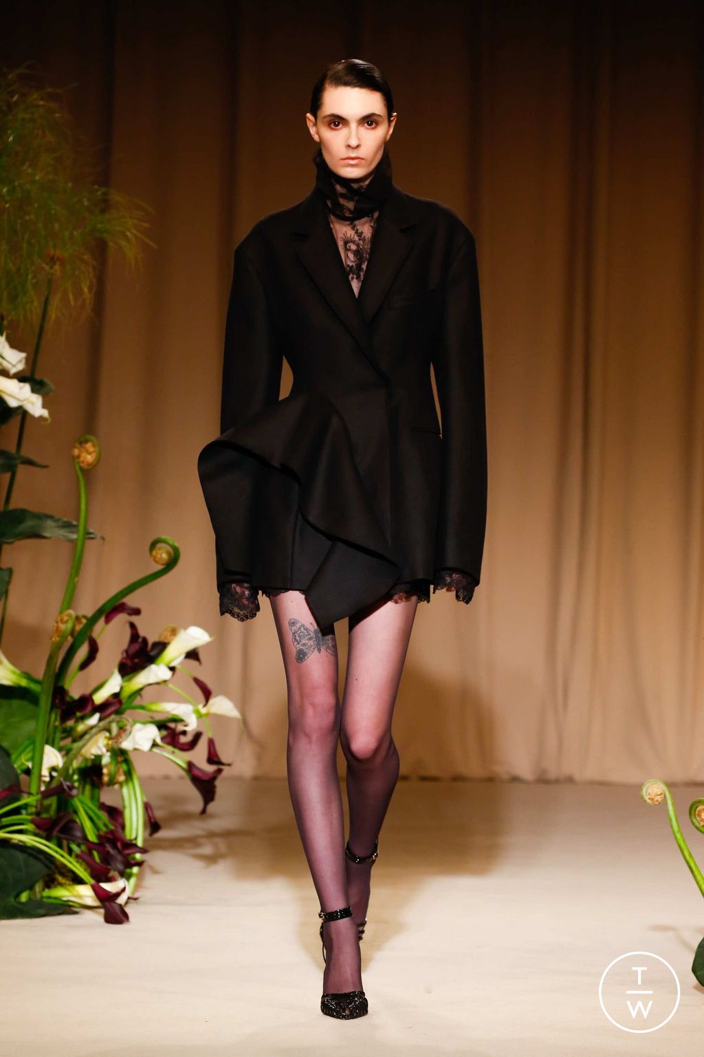 Fashion Week New York Fall/Winter 2023 look 1 from the Jason Wu collection womenswear