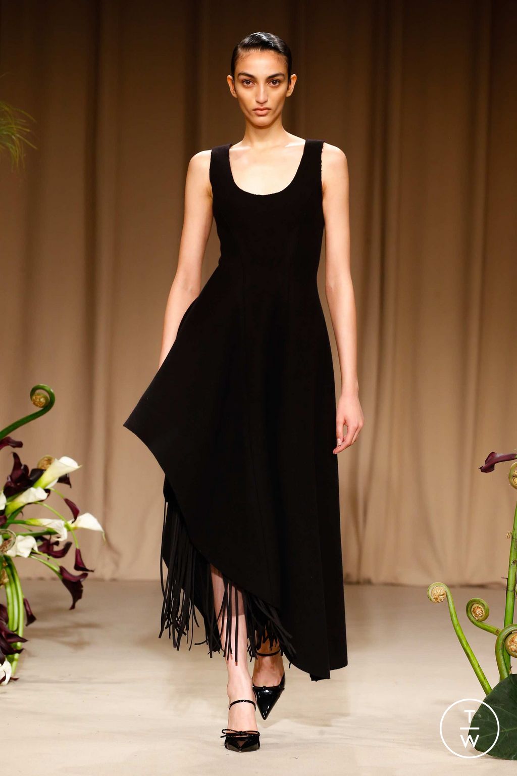 Fashion Week New York Fall/Winter 2023 look 21 from the Jason Wu collection womenswear