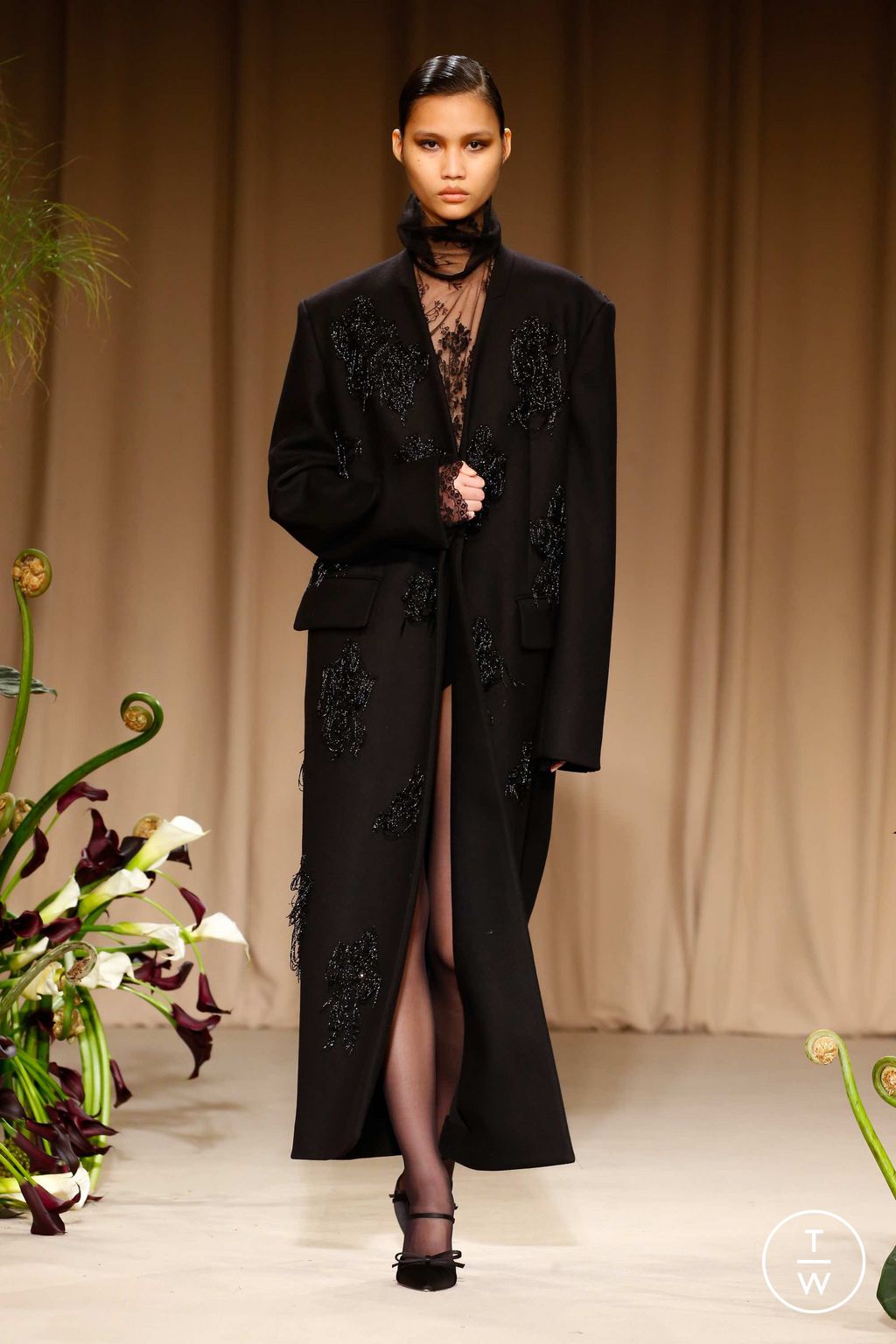 Fashion Week New York Fall/Winter 2023 look 22 from the Jason Wu collection womenswear