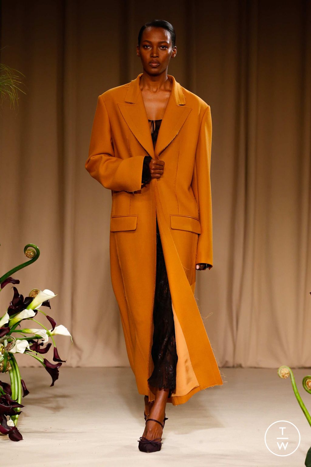 Fashion Week New York Fall/Winter 2023 look 24 from the Jason Wu collection womenswear