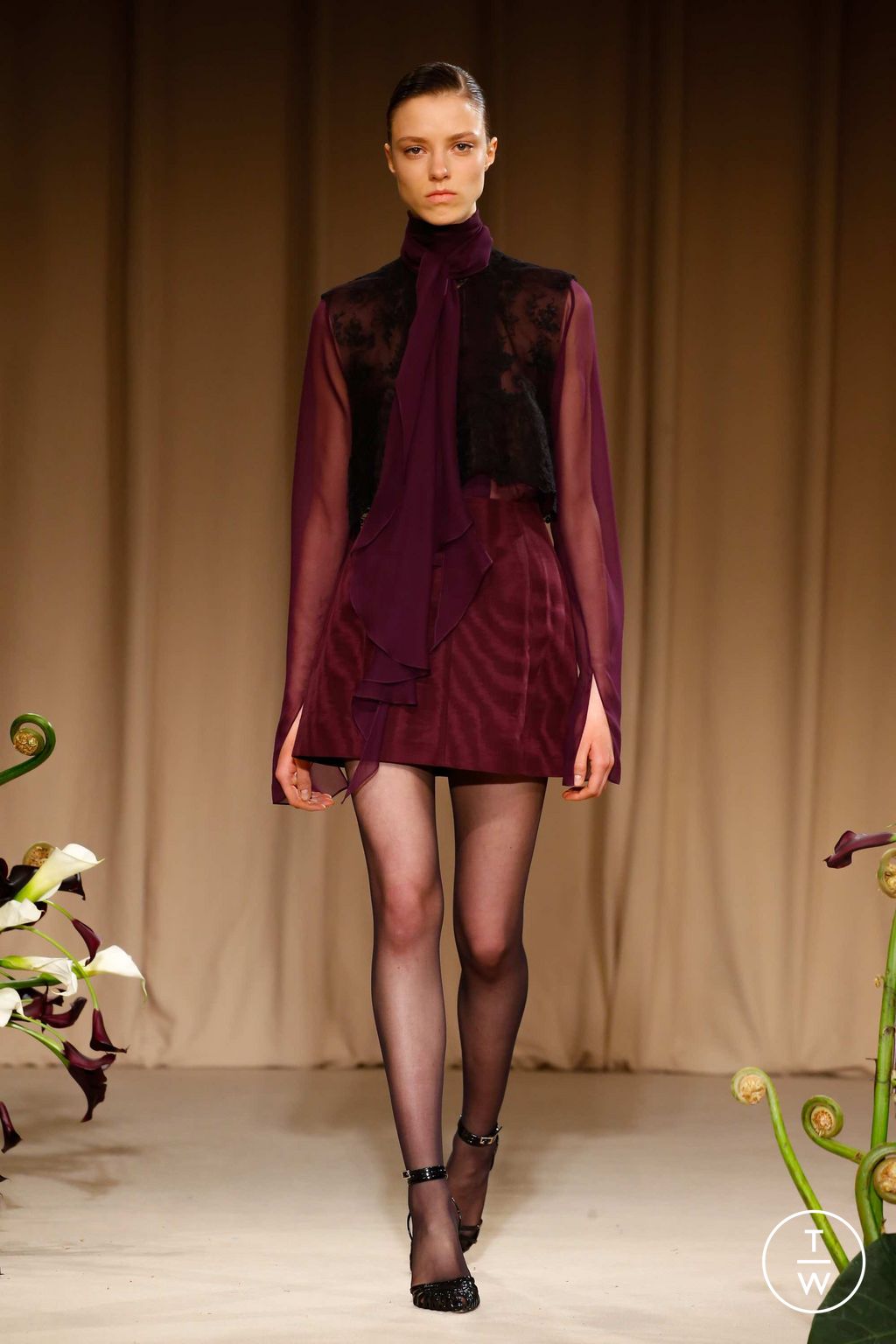 Fashion Week New York Fall/Winter 2023 look 29 from the Jason Wu collection womenswear