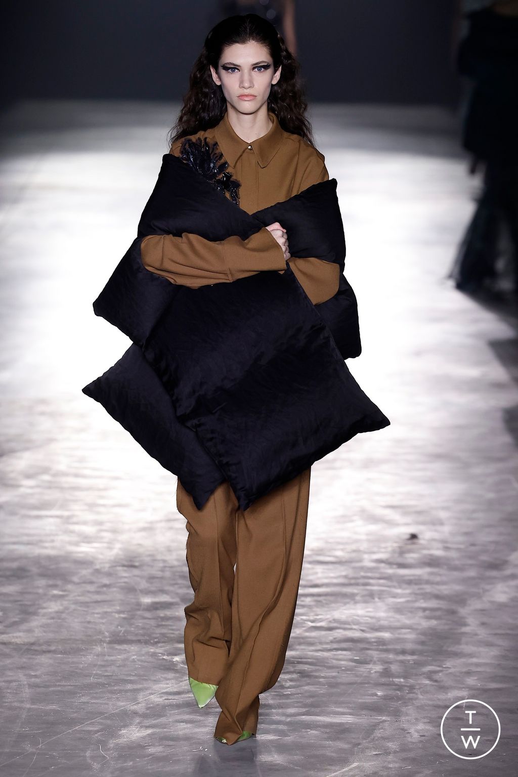 Fashion Week New York Fall/Winter 2024 look 24 de la collection Jason Wu womenswear